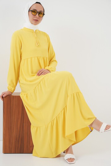 Merterium 1627 Yaka Bağcıklı Tesettür Elbise - Limon Sarısı