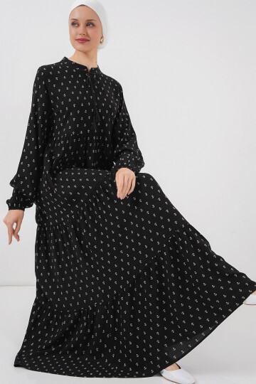 Merterium 1627 Yaka Bağcıklı Tesettür Elbise - Siyah