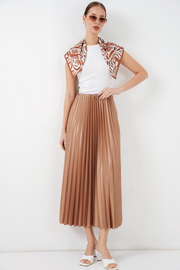 8009 Deri Görünümlü Piliseli Etek - Camel