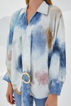 Merterium Kadın Mavi Ekru Oversize Dökümlü Saten Gömlek 907